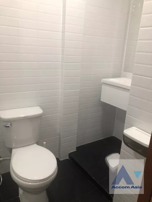 9  2 br House For Rent in Dusit ,Bangkok  AA35917