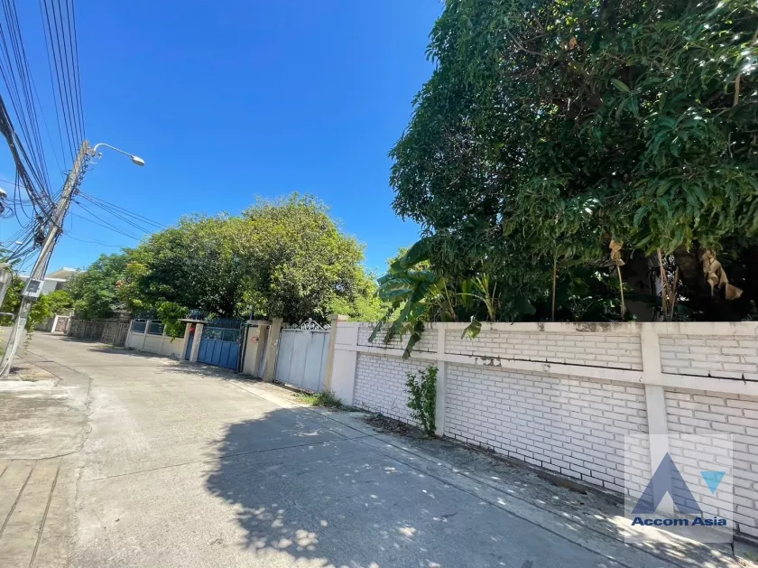 unit House For Sale in Sukhumvit, Bangkok  near BTS Phra khanong (AA35921)