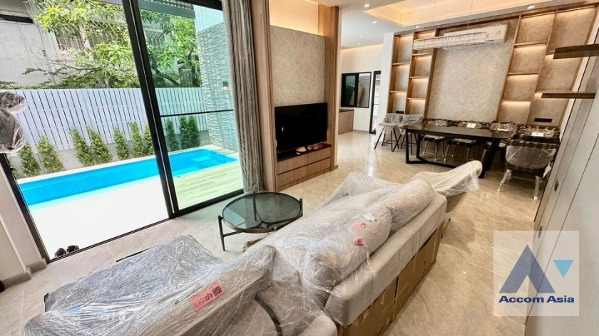  1  4 br House for rent and sale in Sukhumvit ,Bangkok BTS Phra khanong AA35924