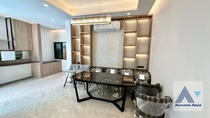 5  4 br House for rent and sale in Sukhumvit ,Bangkok BTS Phra khanong AA35924