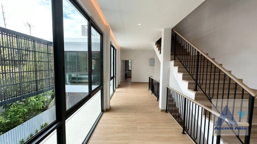 8  4 br House for rent and sale in Sukhumvit ,Bangkok BTS Phra khanong AA35924