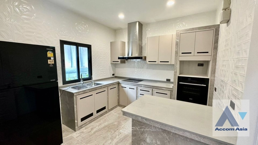 6  4 br House for rent and sale in Sukhumvit ,Bangkok BTS Phra khanong AA35924