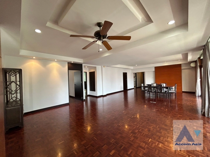 unit 5 Bedrooms  Apartment For Rent in Sathorn, Bangkok  near BTS Chong Nonsi - MRT Lumphini (AA35927)