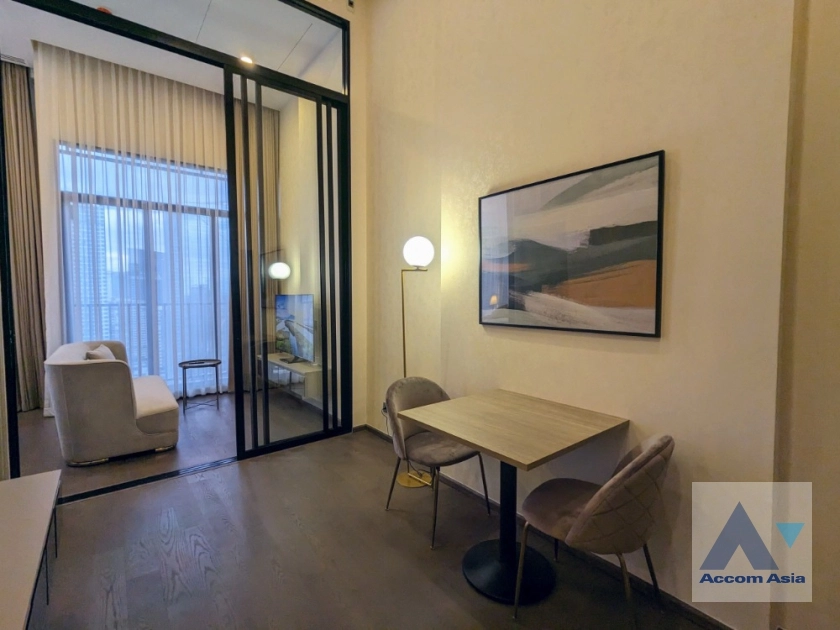 unit 2 Bedrooms  Condominium For Rent in Phaholyothin, Bangkok  near BTS Ratchathewi (AA35930)