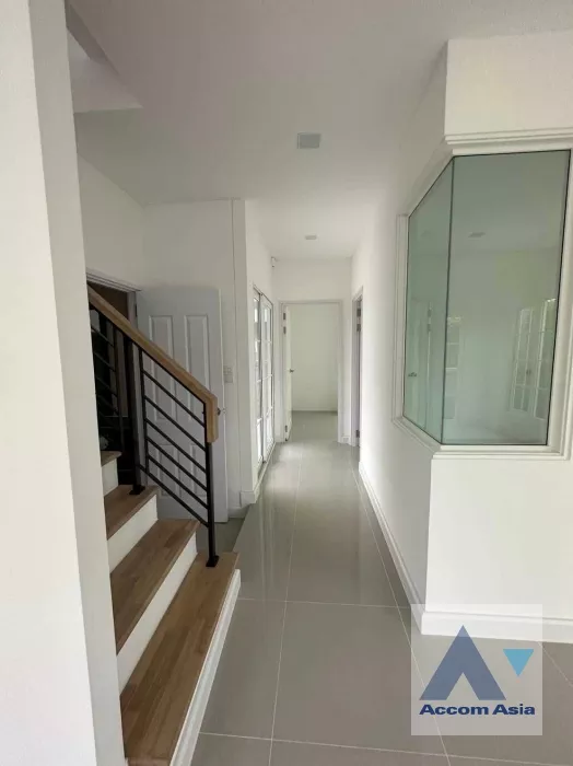 unit 4 Bedrooms  House For Rent in Samutprakan, Samutprakan  (AA35969)