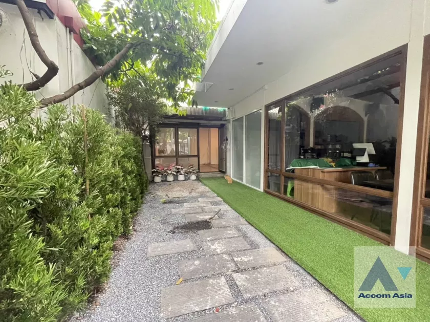  2  Retail / Showroom For Rent in Phaholyothin ,Bangkok BTS Ari AA35970