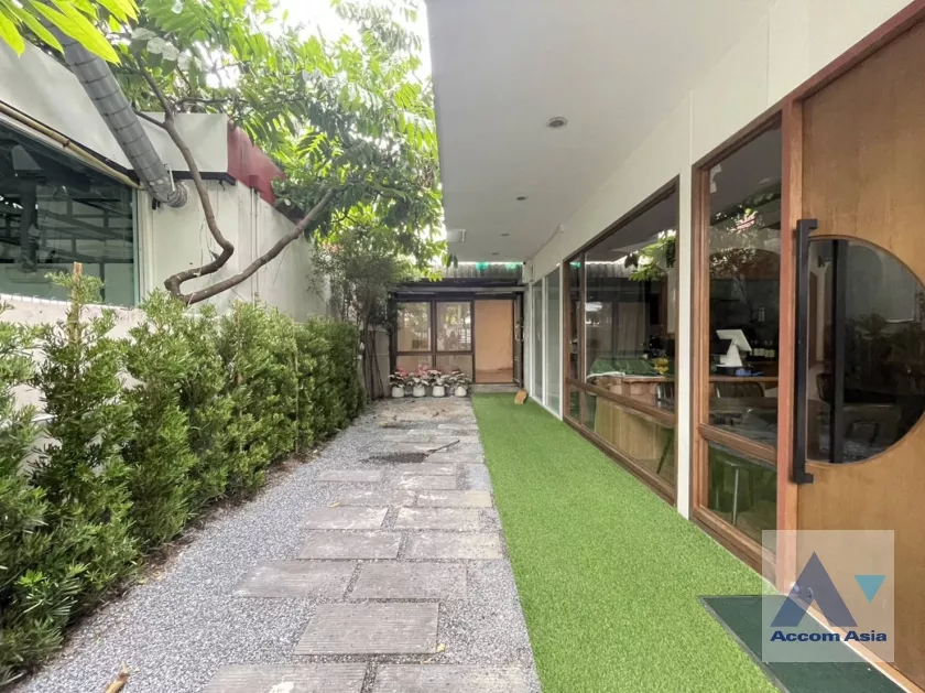  1  Retail / Showroom For Rent in Phaholyothin ,Bangkok BTS Ari AA35970