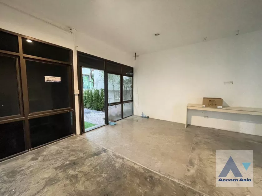 4  Retail / Showroom For Rent in Phaholyothin ,Bangkok BTS Ari AA35970