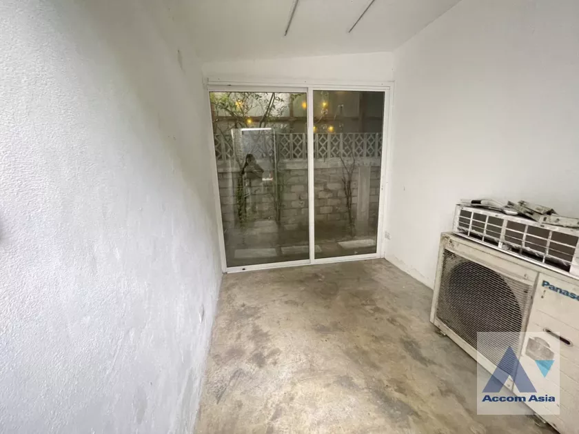 6  Retail / Showroom For Rent in Phaholyothin ,Bangkok BTS Ari AA35970