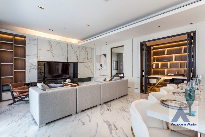 unit 3 Bedrooms  Condominium For Rent in Sukhumvit, Bangkok  near BTS Asok - MRT Sukhumvit (AA35972)