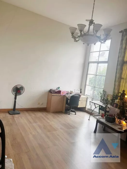 unitCorner Unit, Home Office, Pet friendly |  4 Bedrooms  House For Rent in Rama 3, Bangkok  (AA35973)