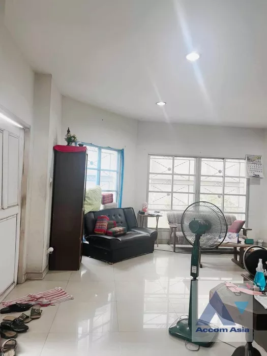 unitCorner Unit, Home Office, Pet friendly |  4 Bedrooms  House For Rent in Rama 3, Bangkok  (AA35973)