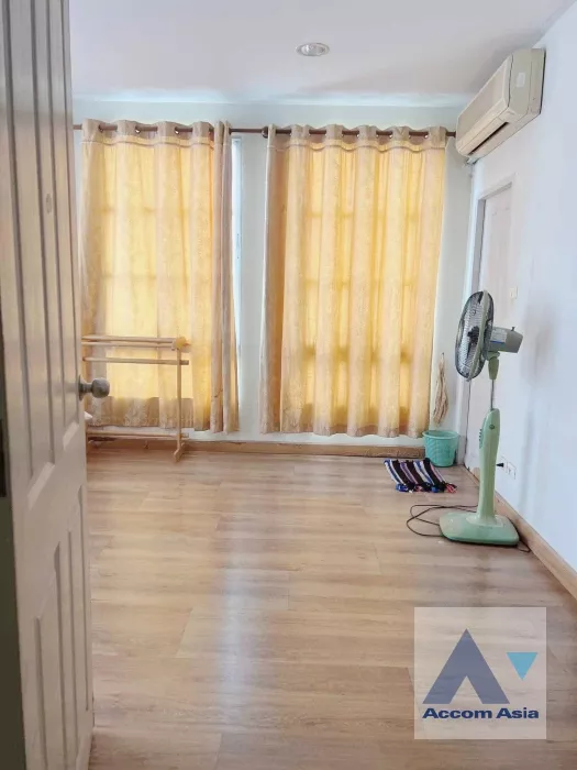 6  4 br House For Rent in Charoenkrung ,Bangkok  at Homey at Sathorn AA35973