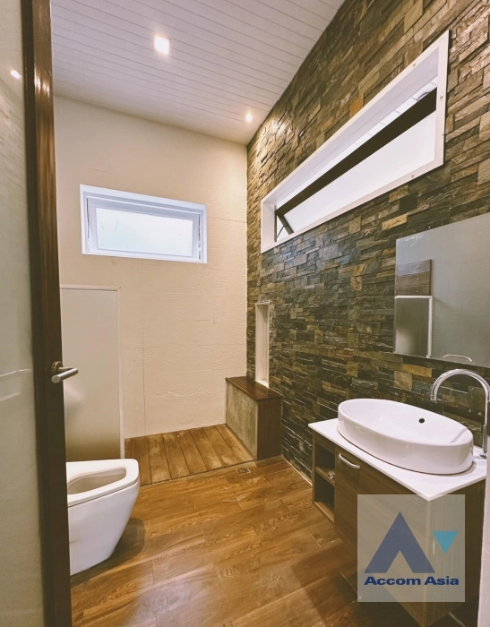 24  House For Rent in Ratchadaphisek ,Bangkok MRT Lat Phrao AA35989