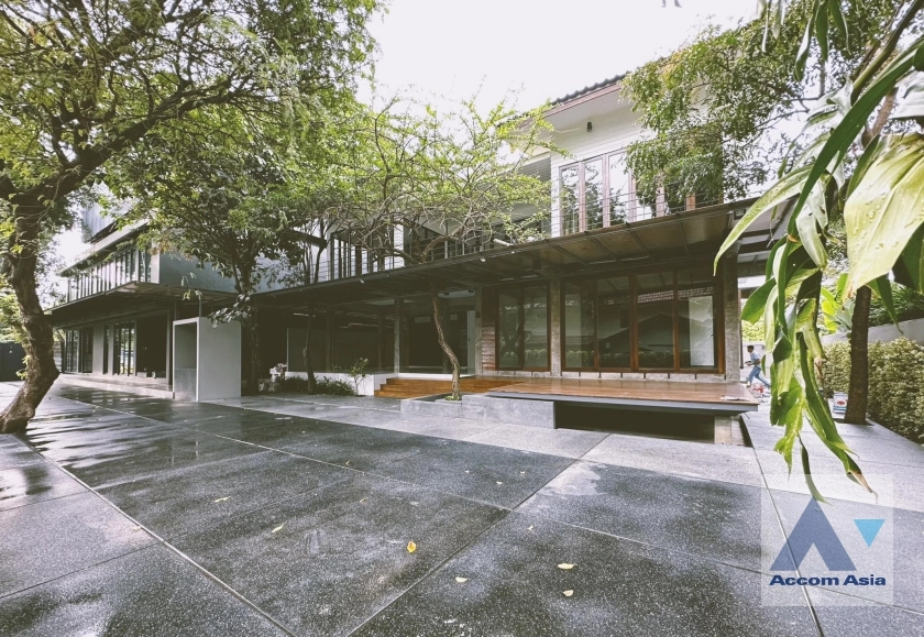  1  House For Rent in Ratchadaphisek ,Bangkok MRT Lat Phrao AA35989