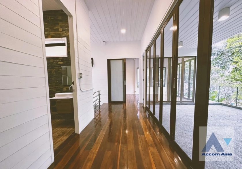 9  House For Rent in Ratchadaphisek ,Bangkok MRT Lat Phrao AA35989