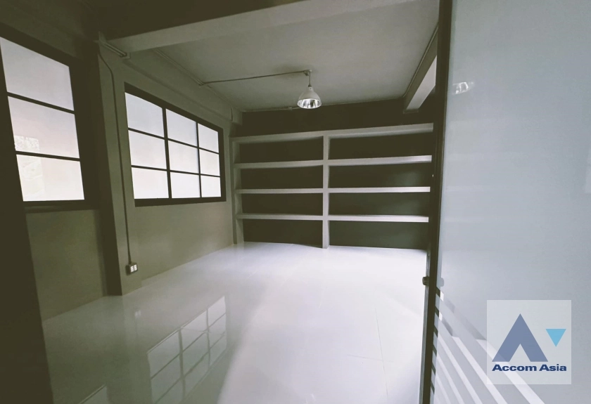 15  House For Rent in Ratchadaphisek ,Bangkok MRT Lat Phrao AA35989