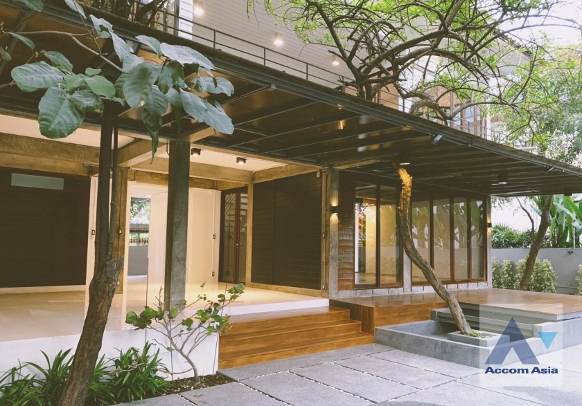 5  House For Rent in Ratchadaphisek ,Bangkok MRT Lat Phrao AA35989