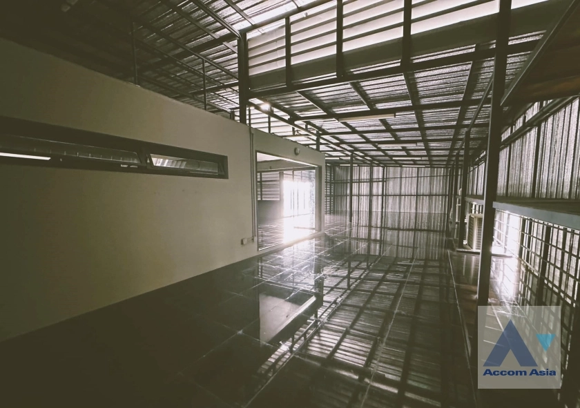 13  House For Rent in Ratchadaphisek ,Bangkok MRT Lat Phrao AA35989