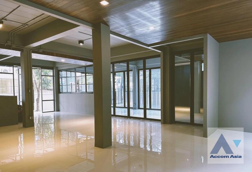 19  House For Rent in Ratchadaphisek ,Bangkok MRT Lat Phrao AA35989