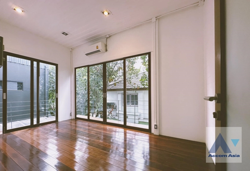 25  House For Rent in Ratchadaphisek ,Bangkok MRT Lat Phrao AA35989