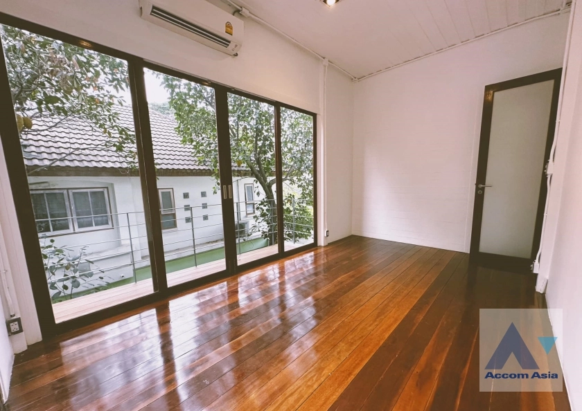 22  House For Rent in Ratchadaphisek ,Bangkok MRT Lat Phrao AA35989