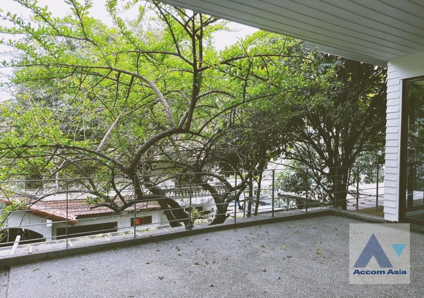 23  House For Rent in Ratchadaphisek ,Bangkok MRT Lat Phrao AA35989