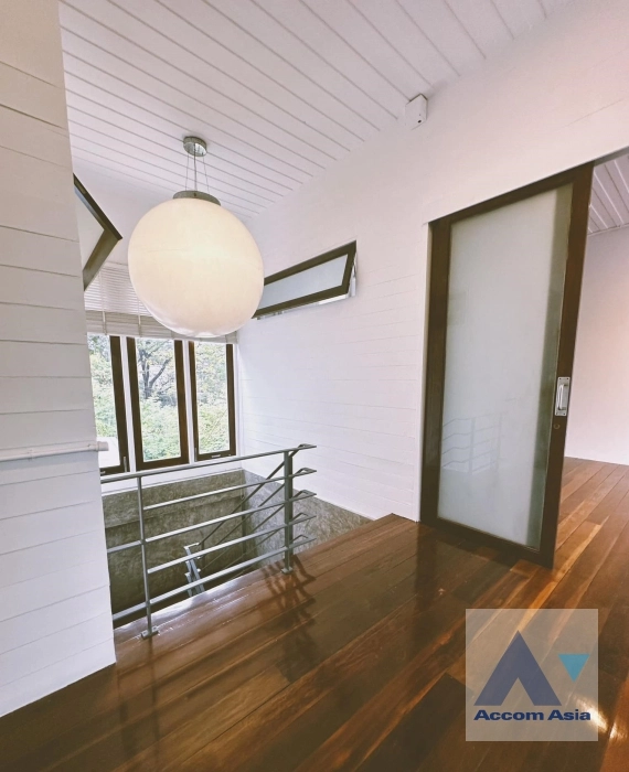 26  House For Rent in Ratchadaphisek ,Bangkok MRT Lat Phrao AA35989