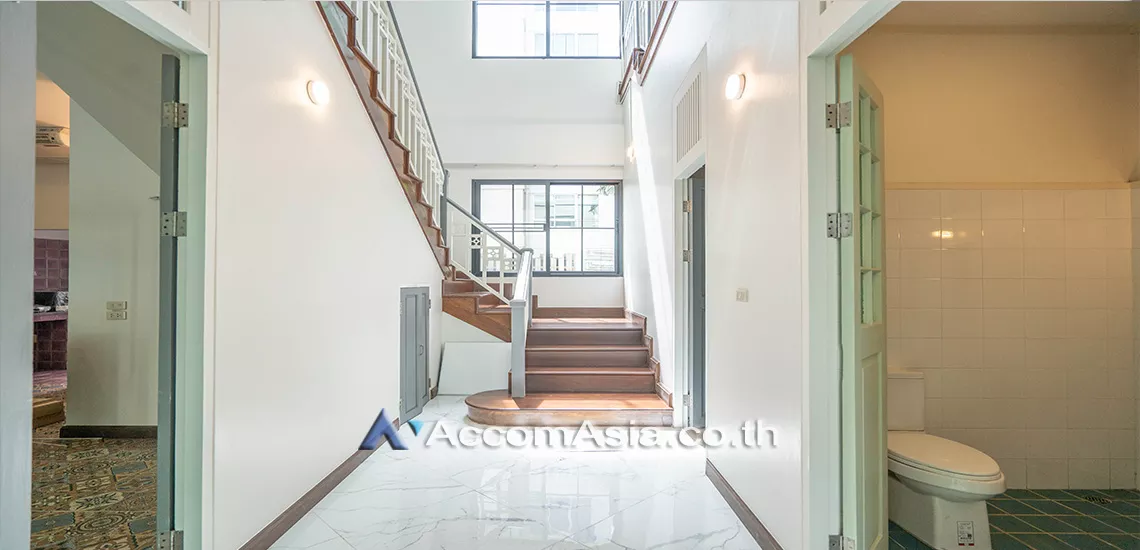 9  5 br House For Rent in Sukhumvit ,Bangkok BTS Thong Lo at Compound In CBD 65023