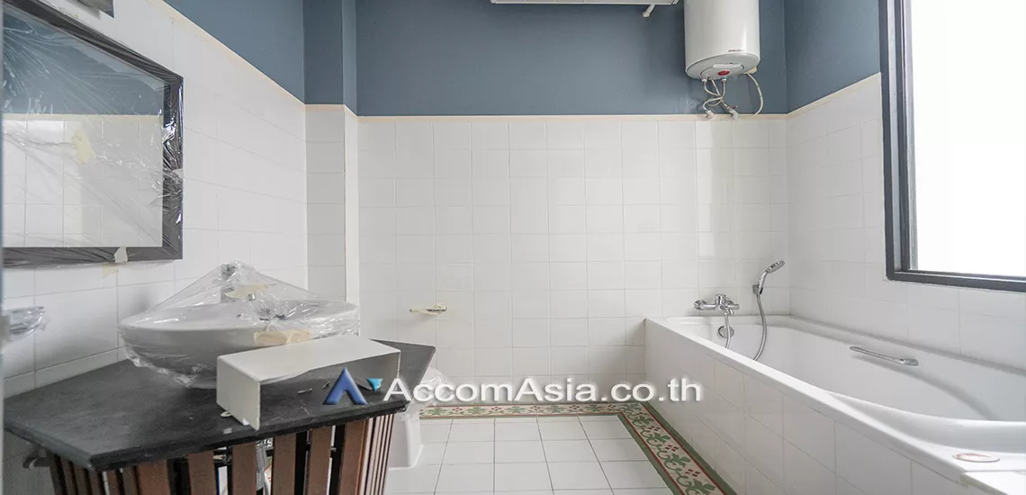 30  5 br House For Rent in Sukhumvit ,Bangkok BTS Thong Lo at Compound In CBD 65023