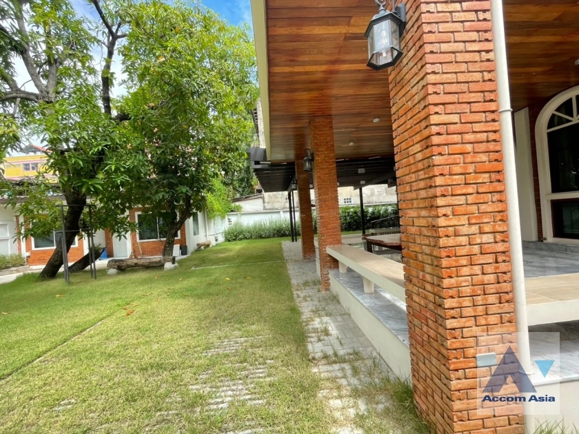 4  4 br House For Rent in phaholyothin ,Bangkok BTS Victory Monument - ARL Makkasan AA36013