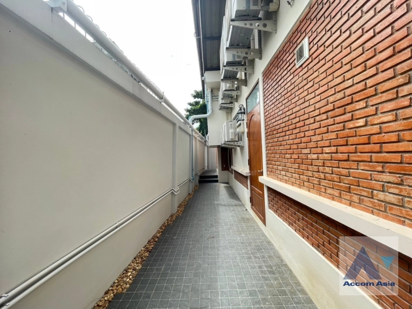 8  4 br House For Rent in phaholyothin ,Bangkok BTS Victory Monument - ARL Makkasan AA36013