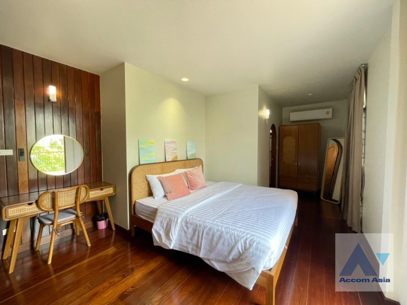 26  4 br House For Rent in Phaholyothin ,Bangkok BTS Victory Monument - ARL Makkasan AA36013