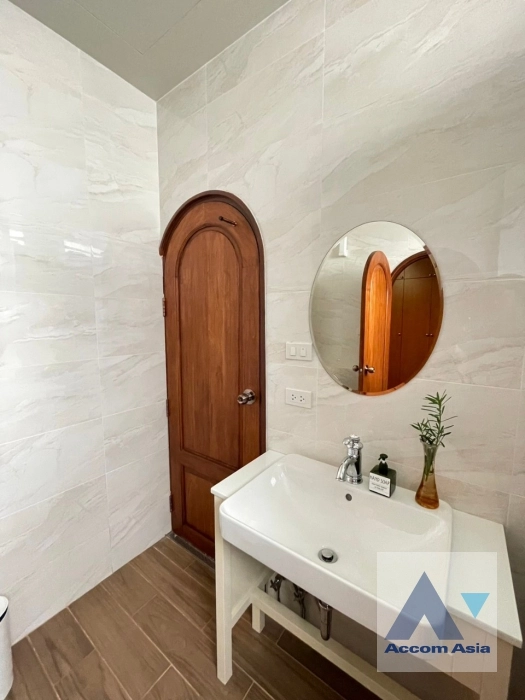 44  4 br House For Rent in Phaholyothin ,Bangkok BTS Victory Monument - ARL Makkasan AA36013