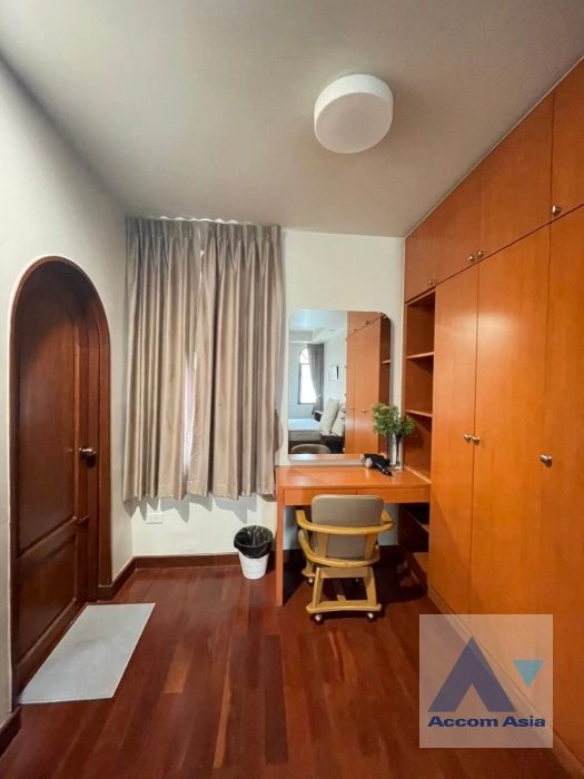 33  4 br House For Rent in Phaholyothin ,Bangkok BTS Victory Monument - ARL Makkasan AA36013