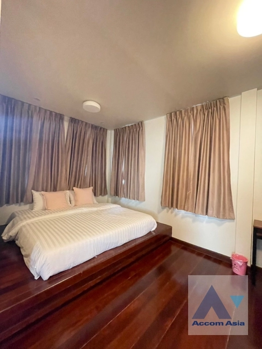 28  4 br House For Rent in Phaholyothin ,Bangkok BTS Victory Monument - ARL Makkasan AA36013
