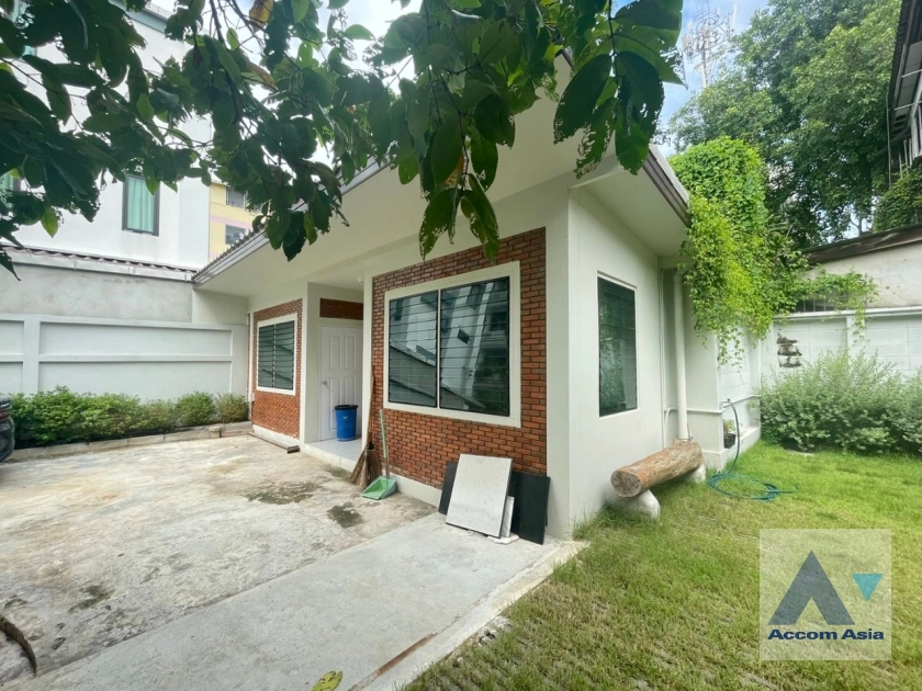 55  4 br House For Rent in Phaholyothin ,Bangkok BTS Victory Monument - ARL Makkasan AA36013