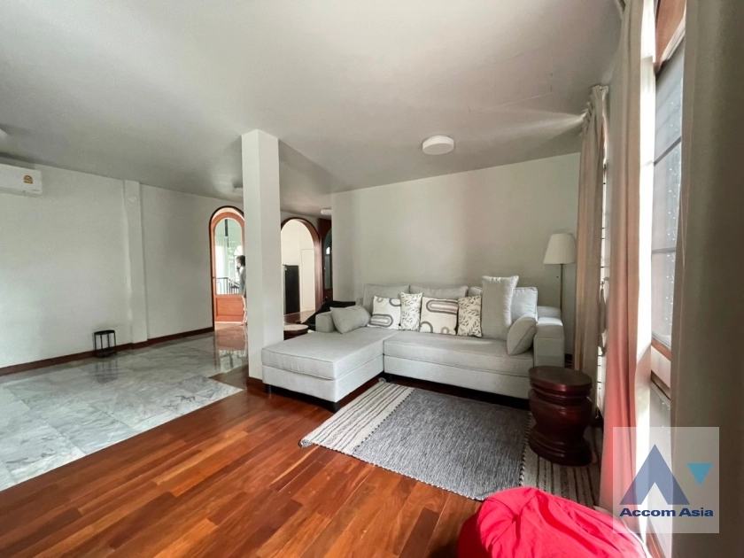 25  4 br House For Rent in Phaholyothin ,Bangkok BTS Victory Monument - ARL Makkasan AA36013