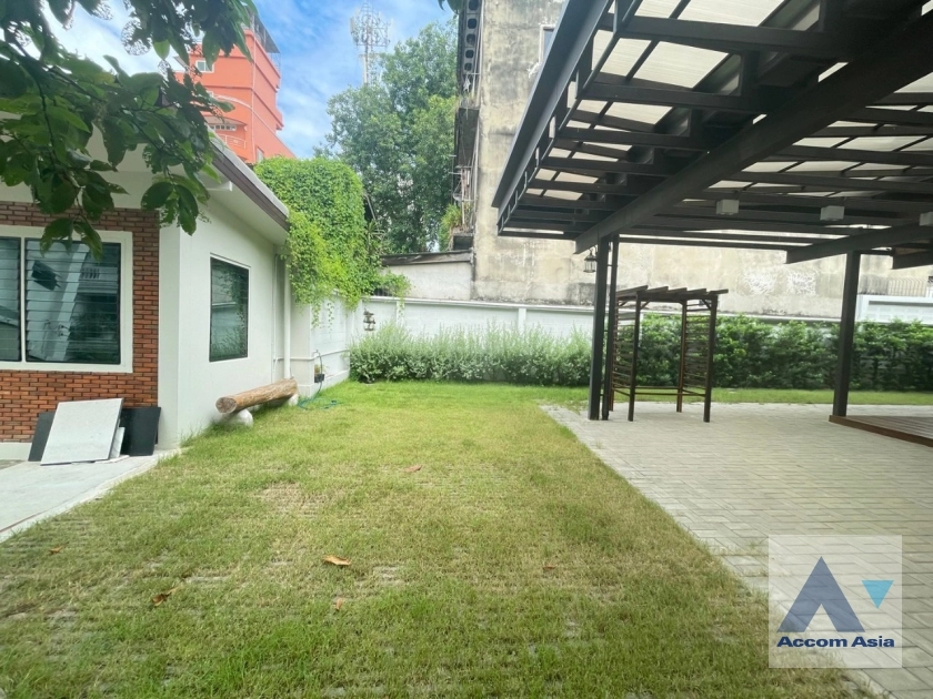 58  4 br House For Rent in Phaholyothin ,Bangkok BTS Victory Monument - ARL Makkasan AA36013