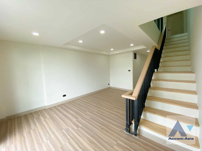  1  3 br Townhouse for rent and sale in Sukhumvit ,Bangkok BTS Udomsuk AA36020