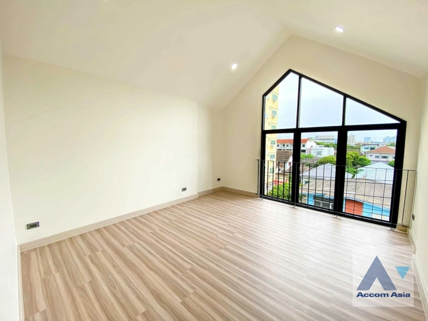  2  3 br Townhouse for rent and sale in Sukhumvit ,Bangkok BTS Udomsuk AA36020