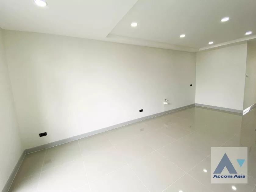 9  3 br Townhouse for rent and sale in Sukhumvit ,Bangkok BTS Udomsuk AA36022