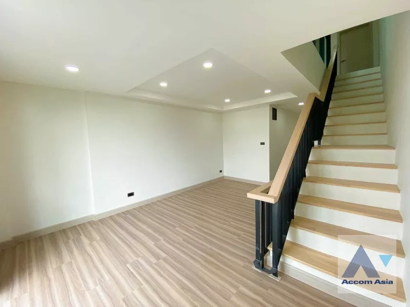  1  3 br Townhouse for rent and sale in Sukhumvit ,Bangkok BTS Udomsuk AA36022