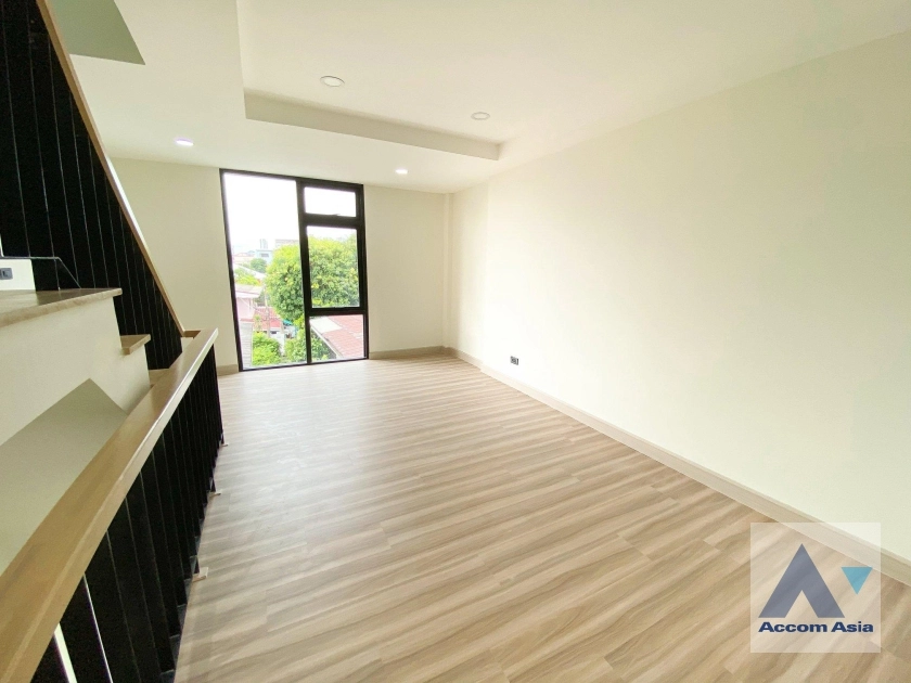  2  3 br Townhouse for rent and sale in Sukhumvit ,Bangkok BTS Udomsuk AA36024