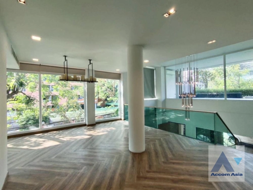 unit 3 Bedrooms  Townhouse For Sale in Sukhumvit, Bangkok  near BTS Thong Lo (AA36051)