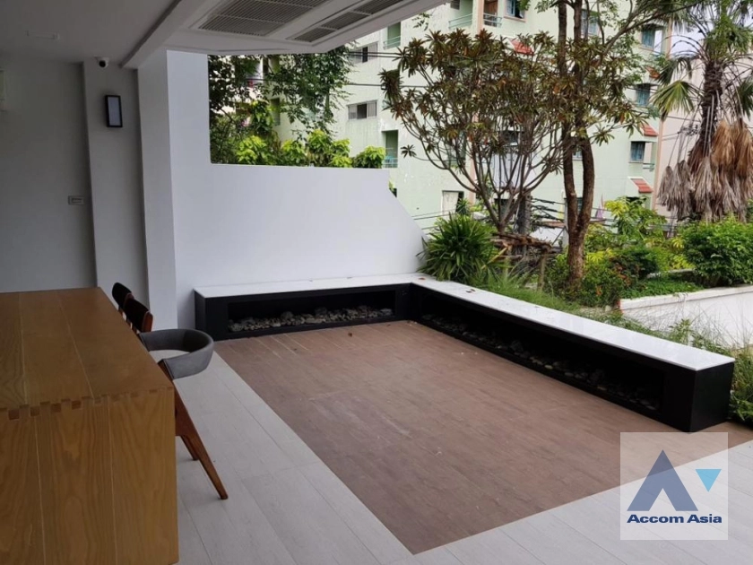 34  3 br Townhouse for rent and sale in Sukhumvit ,Bangkok BTS Thong Lo at Townhouse in Sukhumvit AA36051