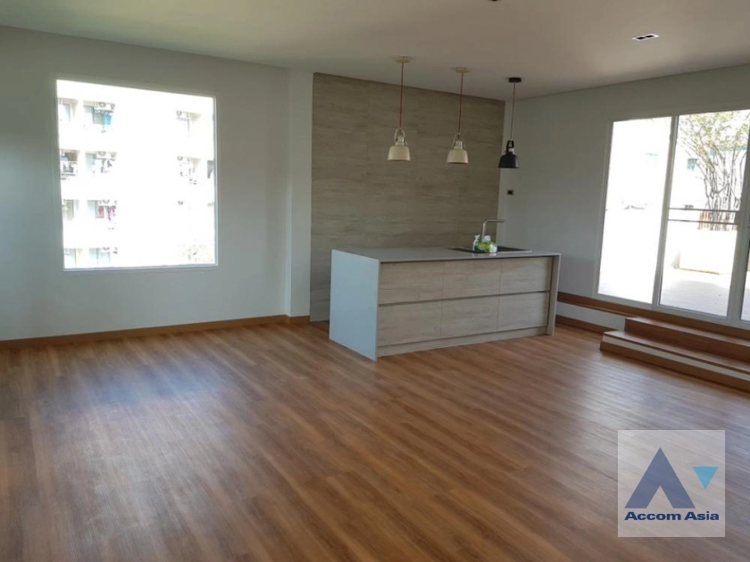30  3 br Townhouse for rent and sale in Sukhumvit ,Bangkok BTS Thong Lo at Townhouse in Sukhumvit AA36051