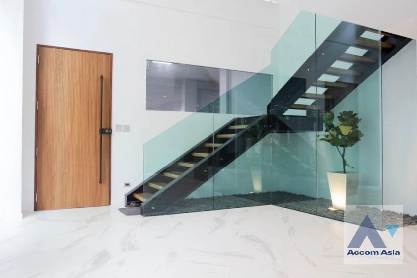 6  3 br Townhouse For Sale in Sukhumvit ,Bangkok BTS Thong Lo at Townhouse in Sukhumvit AA36051