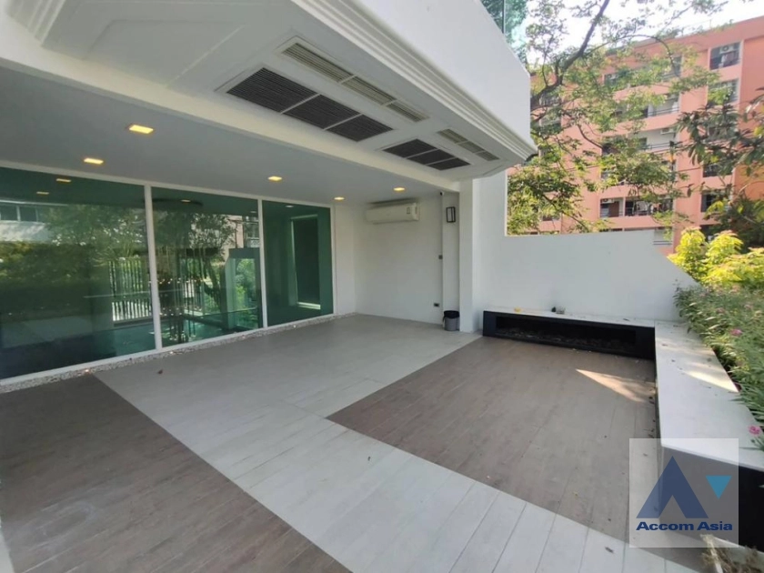 52  3 br Townhouse for rent and sale in Sukhumvit ,Bangkok BTS Thong Lo at Townhouse in Sukhumvit AA36051
