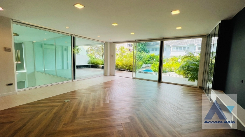 unit 3 Bedrooms  Townhouse For Sale in Sukhumvit, Bangkok  near BTS Thong Lo (AA36051)